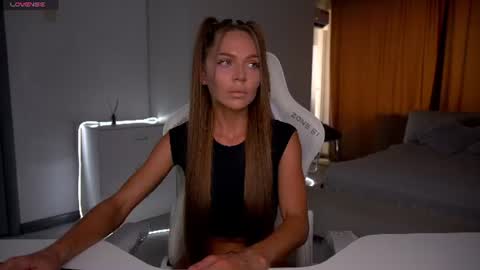 Evelina online show from July 25, 12:25 pm