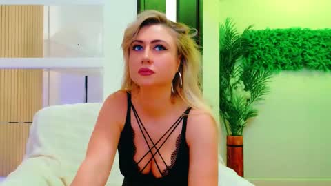 EvelinHill online show from March 13, 5:44 am