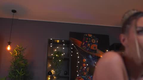 Evelyn online show from January 9, 7:19 pm