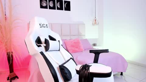 evelyn_white8 online show from February 21, 2:06 pm