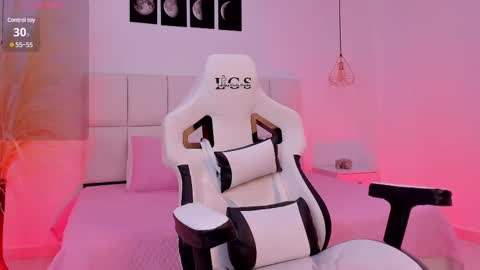 evelyn_white8 online show from March 12, 11:09 am