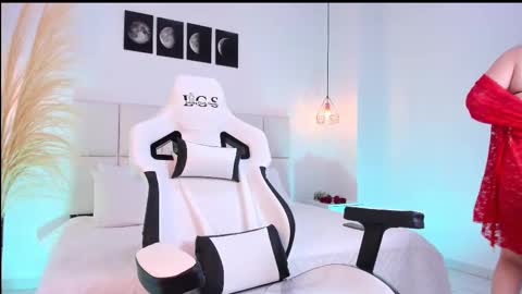 evelyn_white8 online show from February 15, 10:55 am