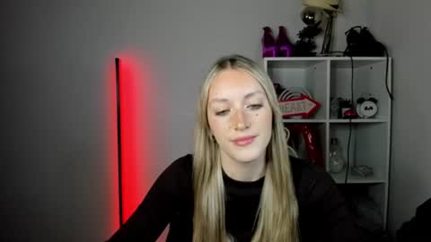 evelynblond online show from June 16, 12:42 pm