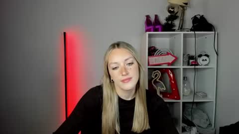 evelynblond online show from June 17, 12:43 pm