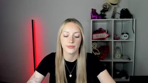 evelynblond online show from June 30, 12:48 pm