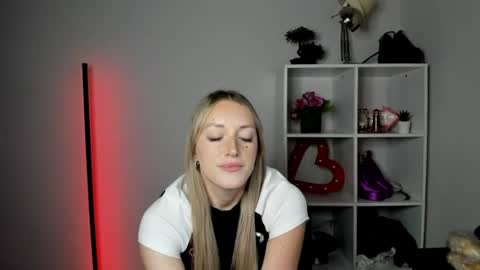 evelynblond online show from July 24, 1:08 pm