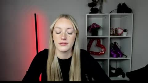 evelynblond online show from July 8, 12:41 pm