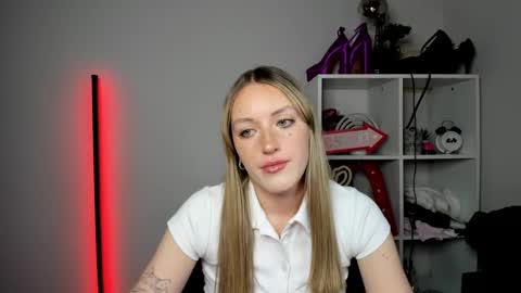 evelynblond online show from April 30, 5:40 pm