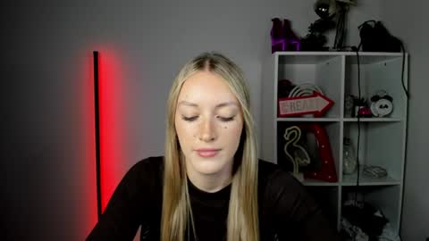 evelynblond online show from June 12, 12:48 pm