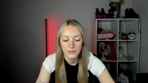 evelynblond online show from June 19, 12:55 pm