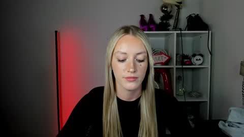 evelynblond online show from June 22, 1:51 pm