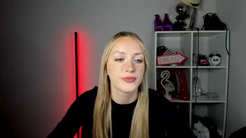 evelynblond online show from June 25, 10:20 am