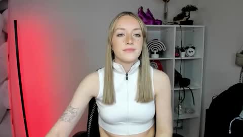 evelynblond online show from February 6, 3:37 pm