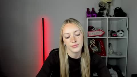 evelynblond online show from June 24, 2:02 pm