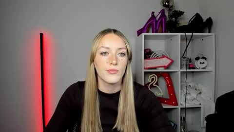 evelynblond online show from April 29, 12:32 pm