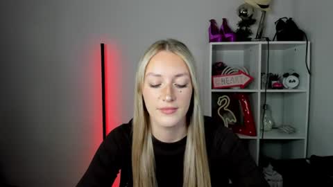 evelynblond online show from June 26, 12:54 pm