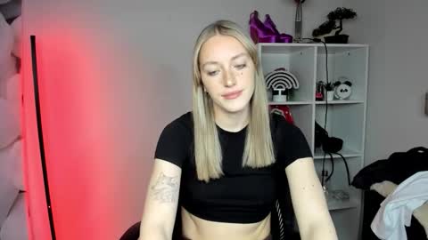 evelynblond online show from February 3, 1:59 pm