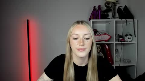 evelynblond online show from June 10, 12:59 pm