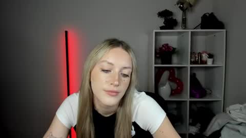 evelynblond online show from July 31, 1:34 pm