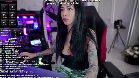 Evelyne online show from February 22, 9:59 pm