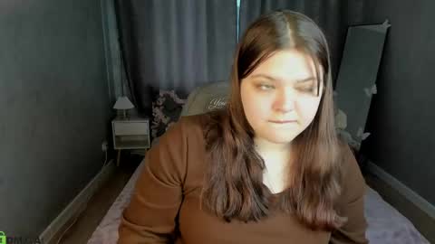 Evelyne Loo online show from May 9, 1:11 am