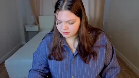 Evelyne Loo online show from May 7, 1:01 am