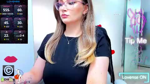 evelyne_rose online show from June 14, 5:09 am