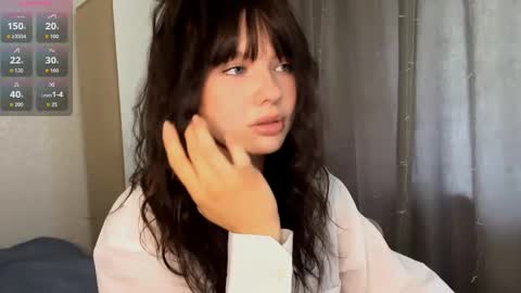 Evelyn Velvet online show from May 29, 8:45 am
