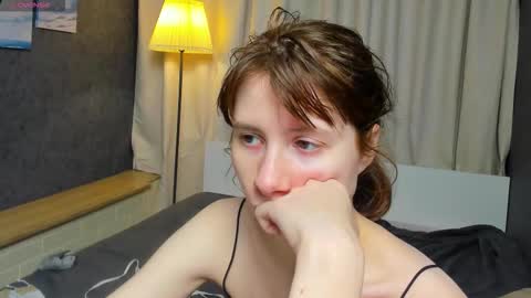 Snapshot of evelynjin_ chatting on October 21, 3:38 pm Evelyn online show from October 21, 3:38 pm