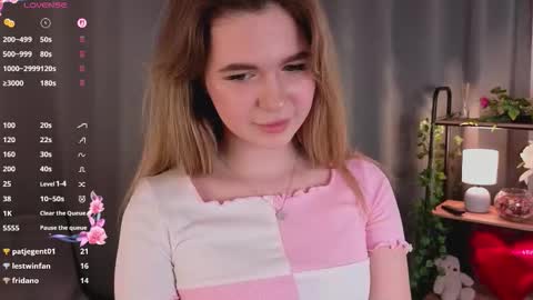 Mia online show from March 14, 2:32 pm