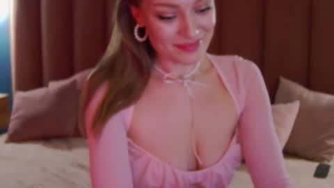 Evelyn online show from March 6, 2:21 am