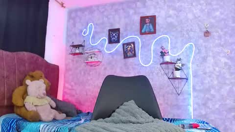 everlin__hot_ online show from February 2, 11:17 am