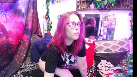 Evie online show from December 16, 4:45 am