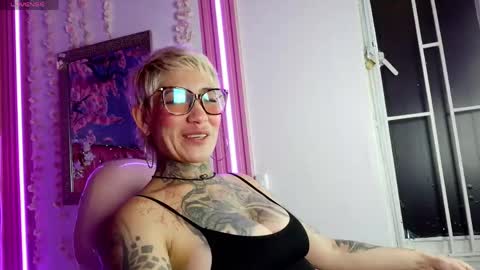 everlyn_sexx online show from May 2, 2:34 pm