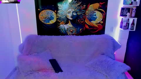 Snapshot of evie99_ chatting on February 13, 7:10 pm Evie99 online show from February 13, 7:10 pm