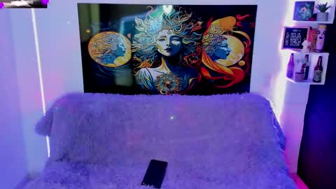 Snapshot of evie99_ chatting on February 19, 6:21 pm Evie99 online show from February 19, 6:21 pm