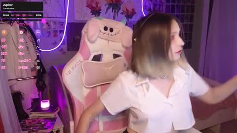 Evie online show from October 11, 3:00 am