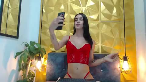 Snapshot of evil_annie chatting on January 9, 11:02 pm Annie online show from January 9, 11:02 pm