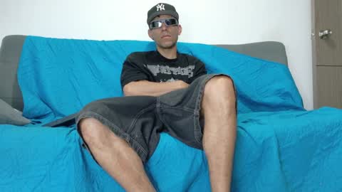 evil_boss1 online show from June 26, 2:39 am