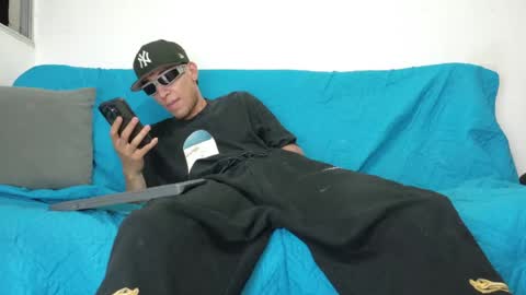 evil_boss1 online show from June 27, 8:09 am