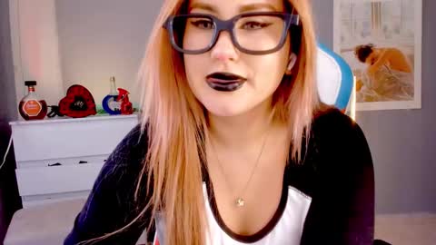 Snapshot of evva_foxxy chatting on September 22, 4:00 pm evva_foxxy online show from September 22, 4:00 pm