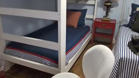 Snapshot of exhibitman69_ldb chatting on September 30, 2:00 am exhibitman69_ldb online show from September 30, 2:00 am