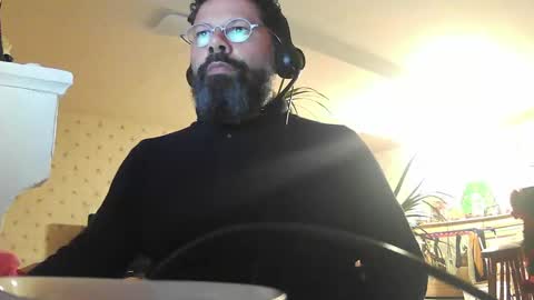 Gio online show from December 9, 4:47 pm