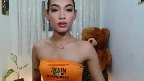 jenny  Laiza online show from November 30, 10:44 am