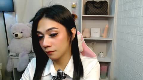 Snapshot of exotictssavie chatting on February 18, 4:25 pm exotictssavie online show from February 18, 4:25 pm