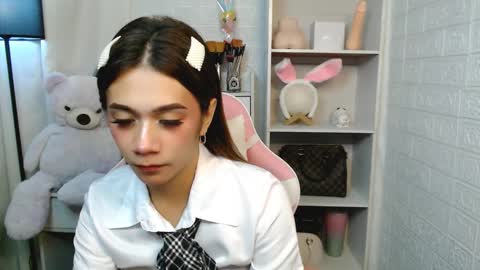Snapshot of exotictssavie chatting on February 1, 8:39 am exotictssavie online show from February 1, 8:39 am