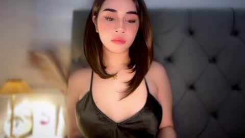 chloee online show from April 29, 8:19 am