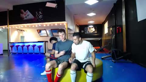 extrangers online show from February 15, 12:11 pm