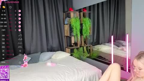 exxxcore_ online show from October 25, 11:53 am