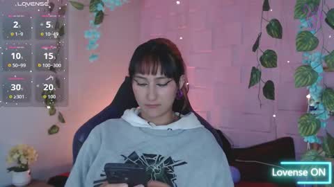 eyes_moonn online show from March 24, 12:11 pm